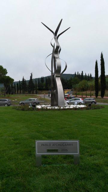 Il Maestro uruguayano Pablo Atchugarry per Bagno a Ripoli. La sua scultura “Incontro” alla nuova rotatoria di Quarto